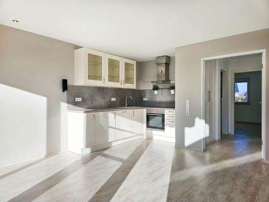 1. Wohnbereich mit offener Küche.jpg