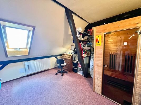 makellos 23 EFH Velgast - Zimmer 4 im DG.jpg
