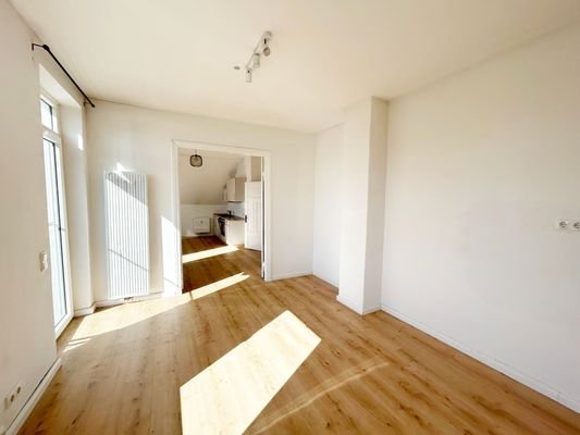 Wohn-Esszimmer andere Perspektive.jpg