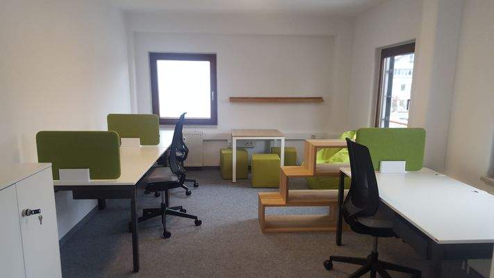 eigener Arbeitsplatz im Büro