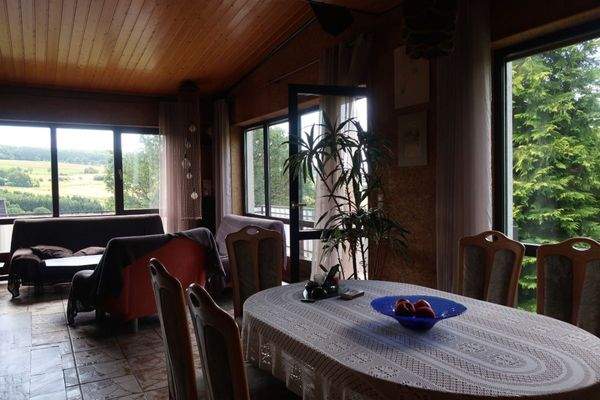 Wohn-Eßbereich obere Wohnebene von der Küche aus betrachtet