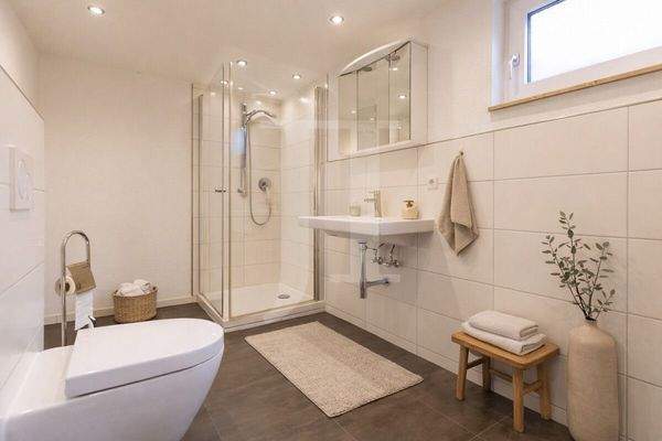 Badezimmer_UG_möbiliert