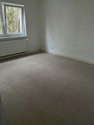 Zimmer mit PVC und Fenster 