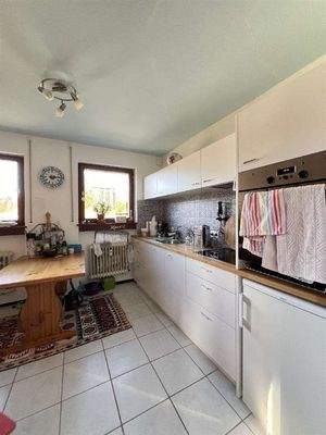 Küche mit Einbauküche