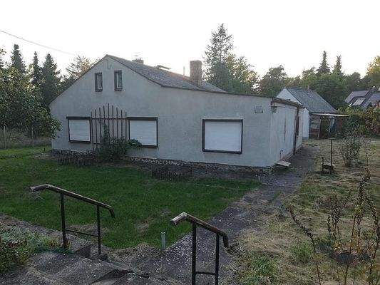 Straßenansicht Eingang