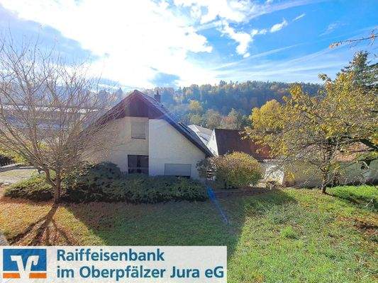 Außenansicht mit Gartenbereich