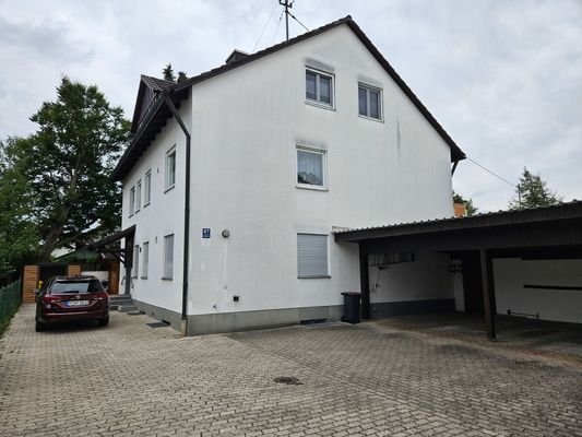 Zufahrt zum Haus m Carport.jpg