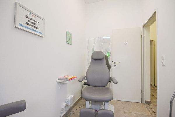 Behandlungsraum/ Büro