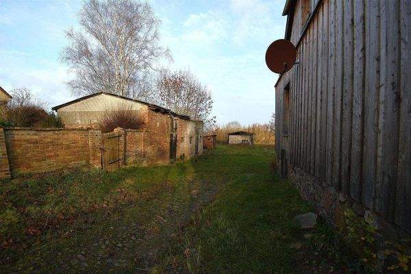 Seitlicher Zugang zum Grundstück