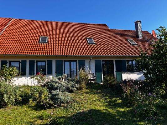 Haupthaus Rückseite mit Garten