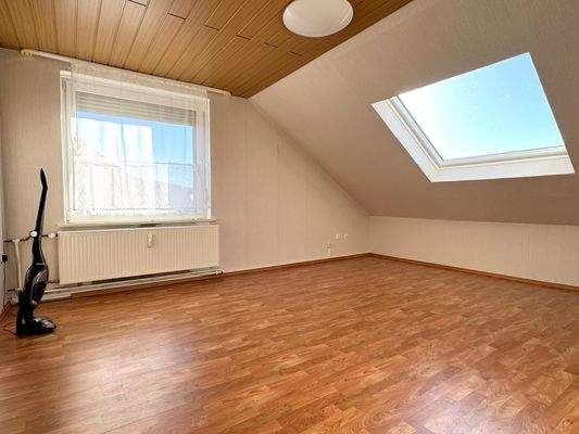 Zimmer 1 - 3-Zimmer-Whg. im DG