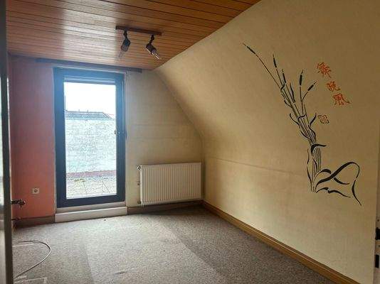 11 Schlafzimmer im DG mit Ausgang zur Dachterrasse.jpg