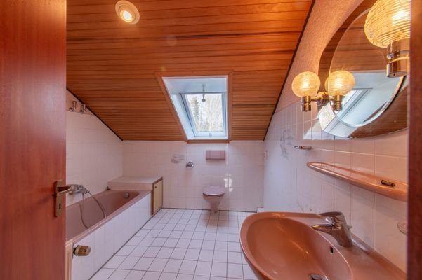 Wannenbad im Dachgeschoss