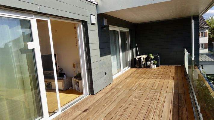 Balkon teils überdacht