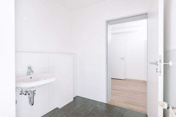 Erweiterung der Gewerbefläche mit der Wohnung