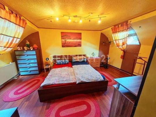 lichtdurchflutetes, großes schlafzimmer