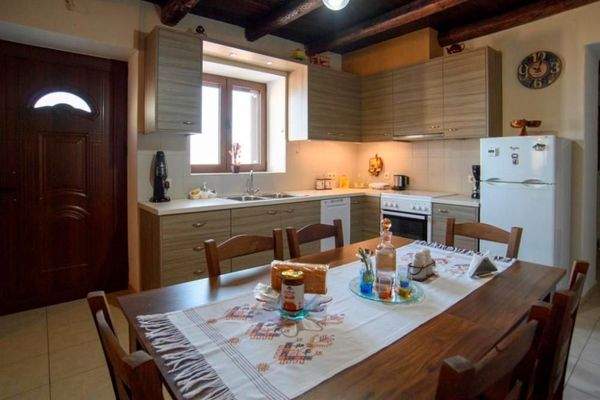 Südostkreta, Anatoli: Wohnung im ersten Stock mit Berg- und Meerblick zu verkaufen