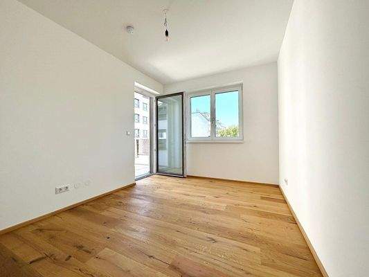 Schlafzimmer mit Zugang zur Terrasse