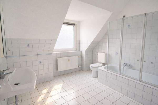 Vollbad mit Duschabtrennung