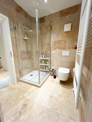 Badezimmer Ansicht 2.JPEG