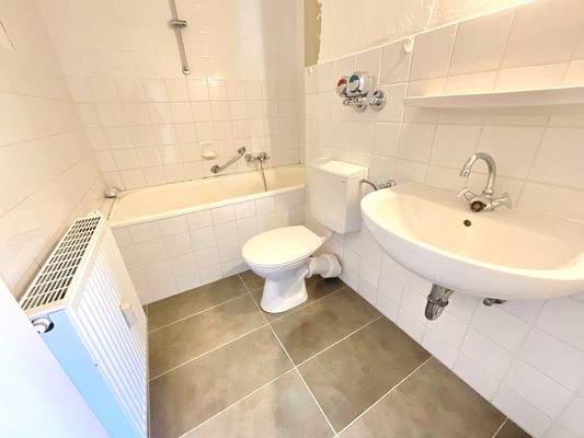 Badezimmer mit Wanne