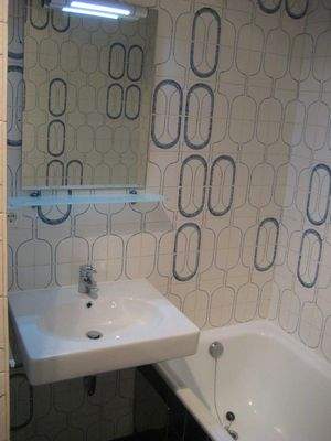 Bad mit Wanne und Dusche