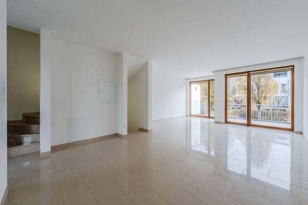 Wohnzimmer 1.OG mit Zugang Terrasse