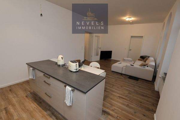 Küche mit Wohn-Essbereich   