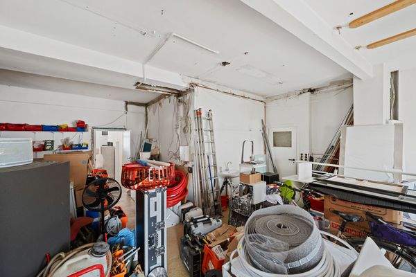 Lager mit Wasser- und Abwasseranschluss