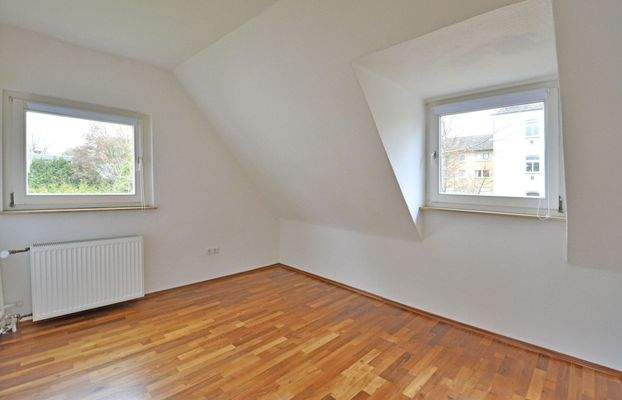 Nr 12 Whg DG Zimmer 1