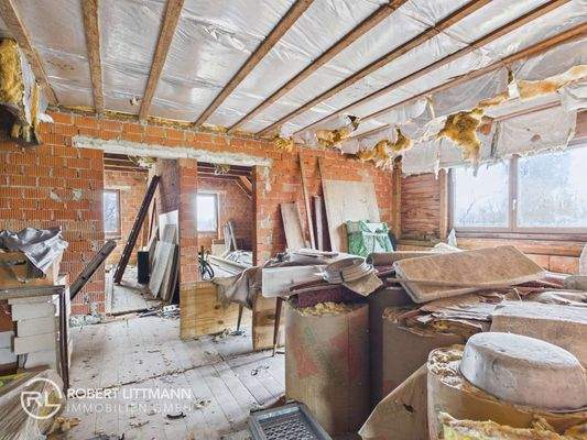 Obergeschoss zukünftige Diele + Badezimmer