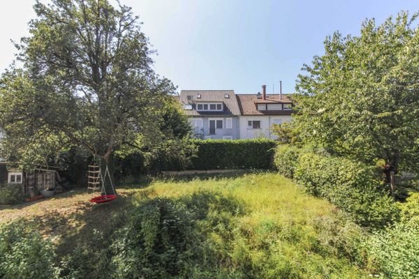 Blick vom Balkon auf Garten