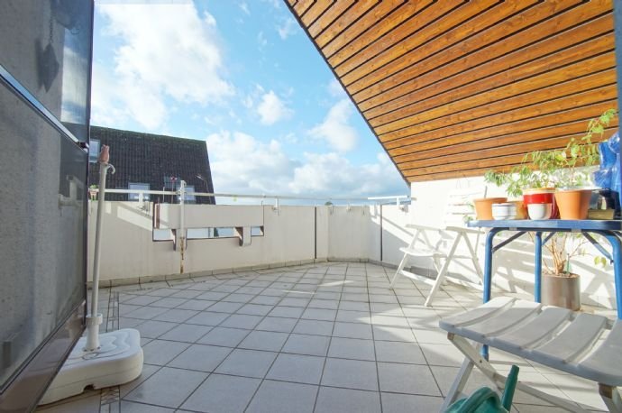 hervorragend aufgeteilte 3,5 Zimmer-Wohnung mit Terrasse und Einzel-Garage