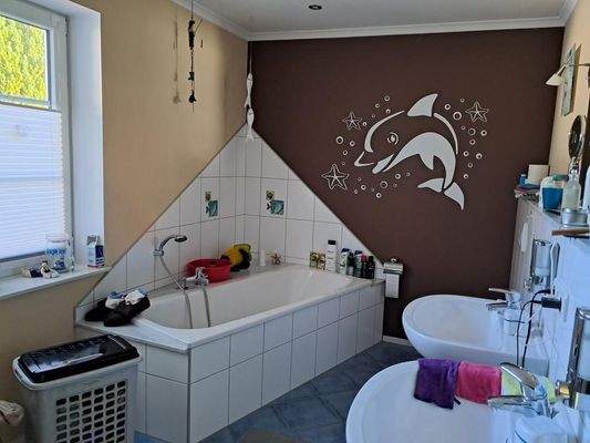 Badewanne im großen EG-Bad