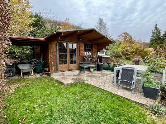 Gartenhütte mit Terrasse