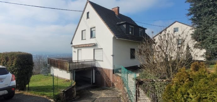 Einfamilienhaus mit Balkon und großem Garten in bester Lage