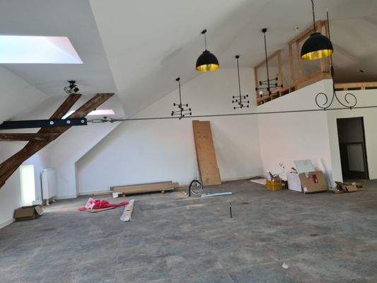 Hauptraum mit Nebenräumen