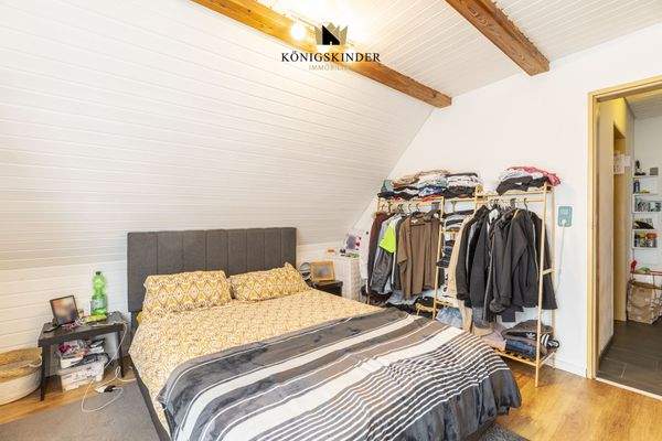  Schlafzimmer  mit direktem Zugang zum Balkon