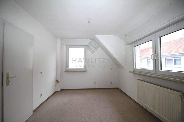 Ankleide- / Arbeitszimmer DG