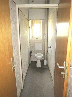 WC separat zur linken wohnung OG