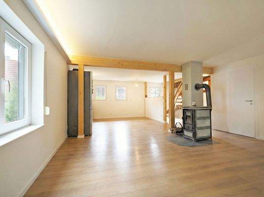 Offener Wohnraum mit Blick zur Küche