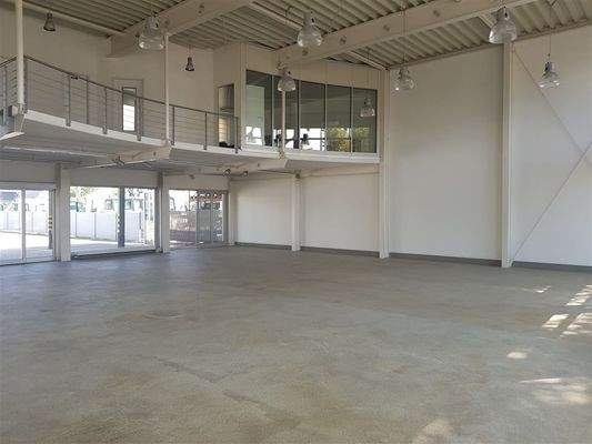 Ausstellungsraum mit Galerie