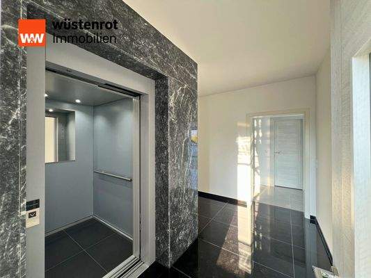 Eigene Diele vor Penthouseeingang