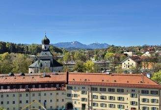 exponierte Innenstadtlage mit Bergblick