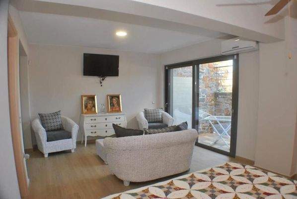 Kreta, Schisma Eloundas: Luxuriöse neue Villa mit Blick auf die Insel Spinalonga zu verkaufen