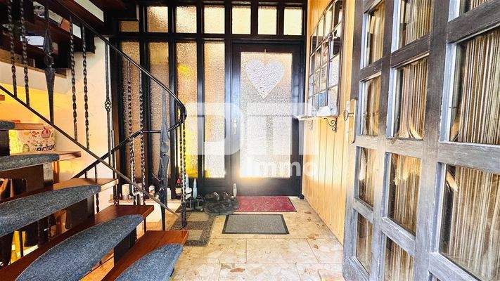 EG Haupteingang / Windfang Treppenhaus