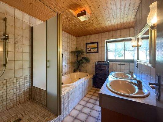 Vollbad im Erdgeschoss