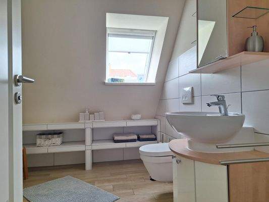 FeWo 2, Badezimmer im DG, Ansicht 2