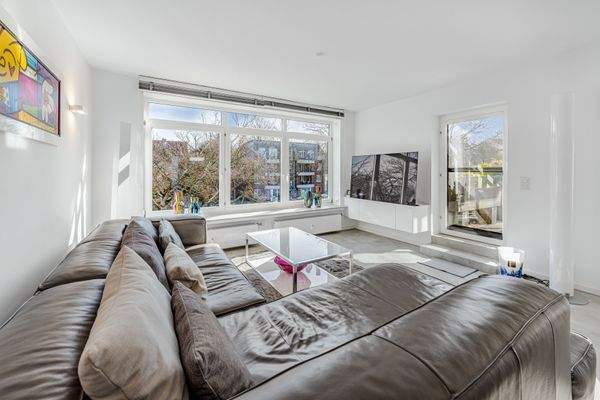 Lichtdurchfluteter Wohnbereich mit Terrassenausgang