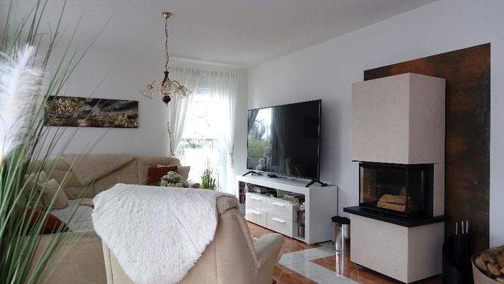 Wohnzimmer mit Kamin